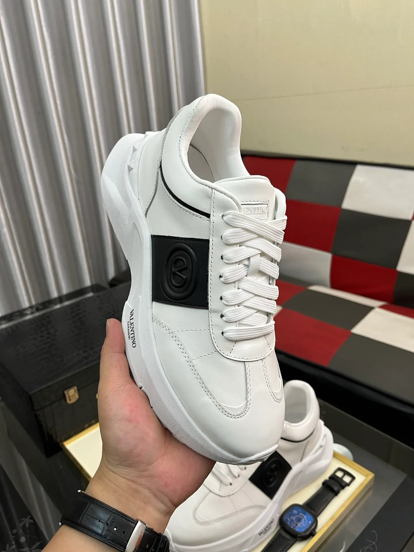 Men's shoes 💰480⌚️⌚️ VALENTINO Valentino's 2024 ss spring and summer new hot casual sports shoes, imported elastic fabric upper ➕The heel is Warren's exclusive rivet shape. The whole is very representative, the combined outsole is really easy to wear and very comfortable on the foot ~ Comes with **4 cm, classic, comfortable and versatile! Size: 38-442️⃣Colors available